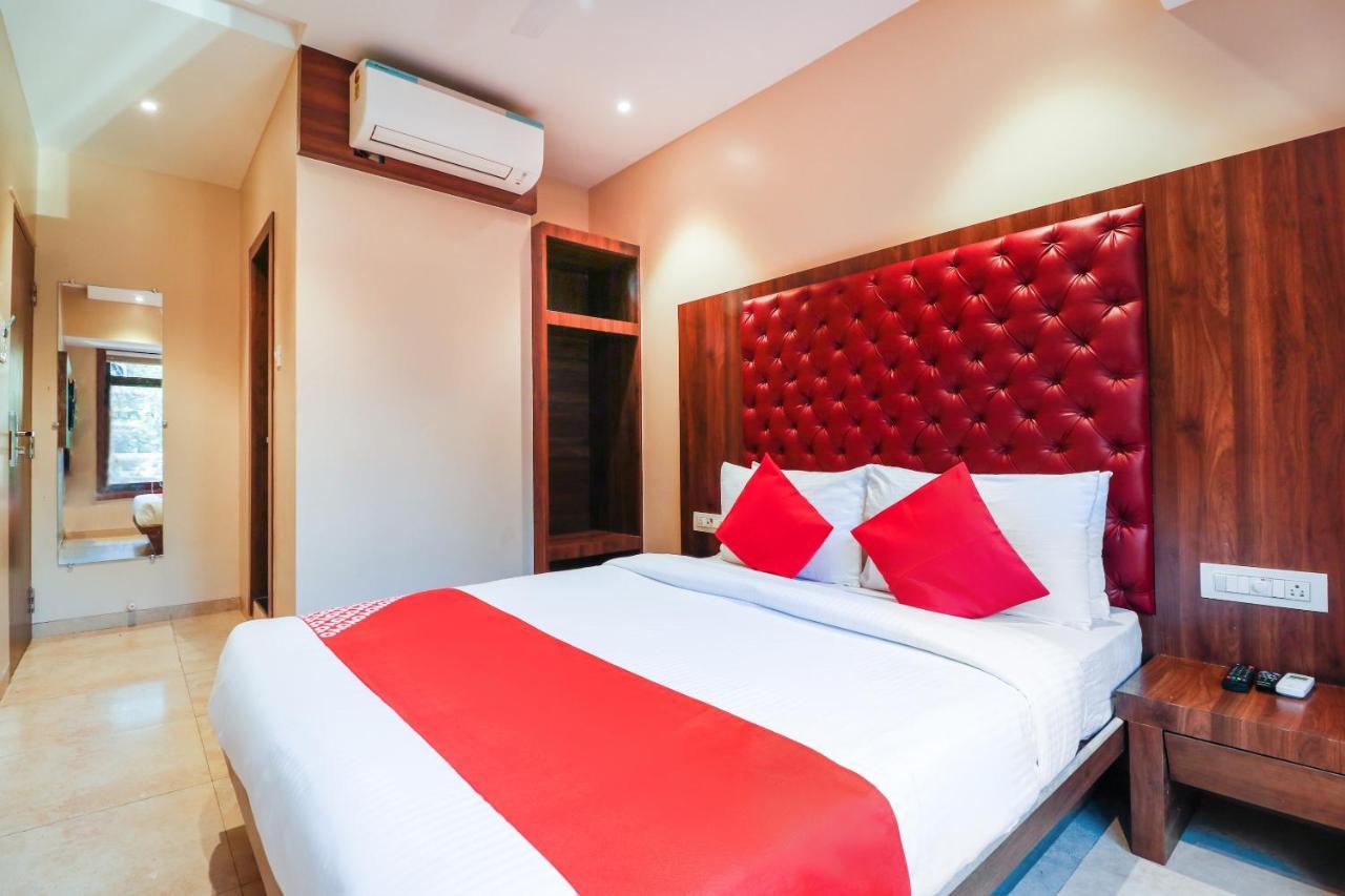 Oyo 70475 Hotel Sea Breeze Mumbai Dış mekan fotoğraf